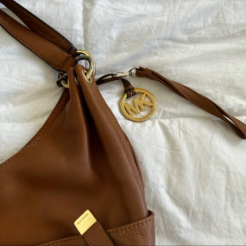 MICHAEL KORS | brown leather hobo